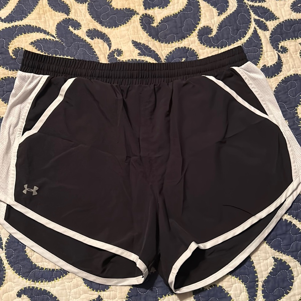 GUC black/white under armor shorts, lined